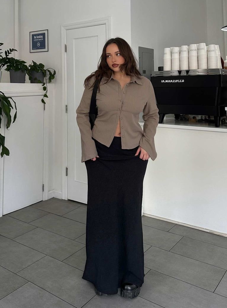 breezey100's tweet photo. Actor 
Tattoo 
Nails 
Outfit https://t.co/veLRQ4oaBV