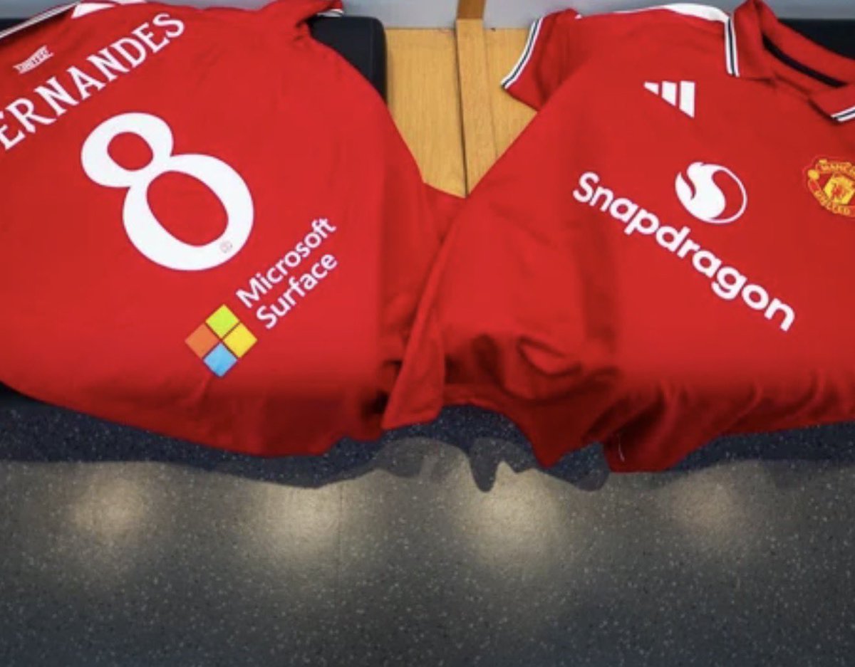utdreport's tweet photo. Microsoft Surface will feature on the back of #mufc shirts for pre-season fixtures. https://t.co/IgYNmS5824