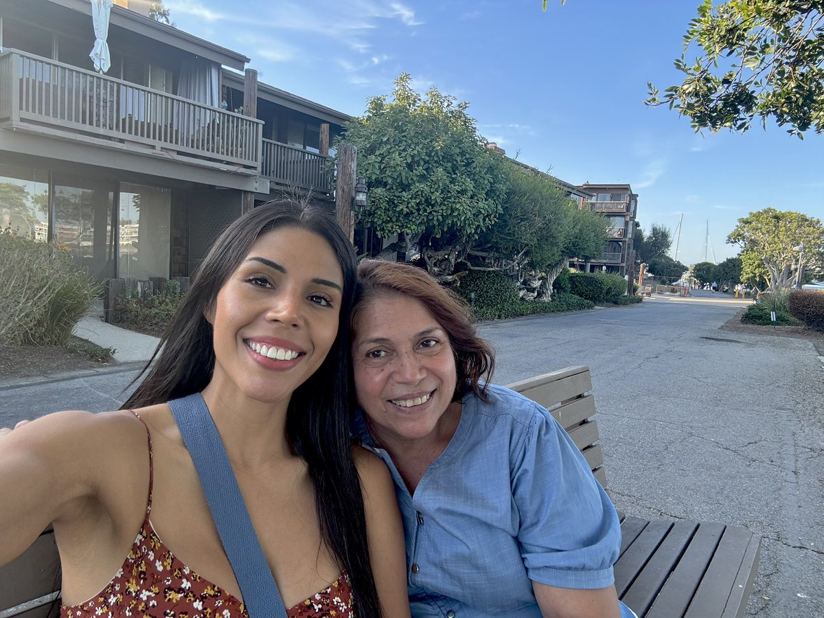 Ivanacaste's tweet photo. Te extraño mami https://t.co/9X2IYRcFoE