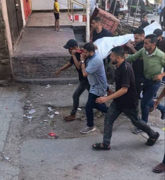 AbdelkawySalama's tweet photo. مَن أَمِنَ المقاومة.. ضرب جنازة الشهيد وقتل المشيعين في غزة!
فأيّ ذلّ وهوان وخزي يلاحق الحكّام والمشايخ والمسلمين  بعد خيانتهم وتآمرهم على المقاومة؟!
حسبنا الله ونعم الوكيل. https://t.co/d4A2JrwRNC