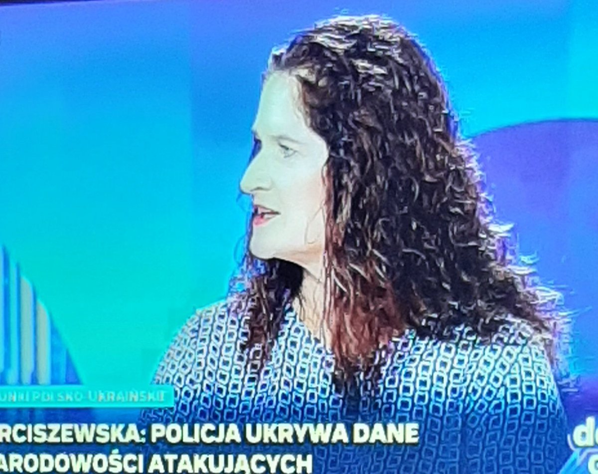 ryszcuk's tweet photo. Zapraszanie tego rozczochranego debila do studia to duży błąd... pani @AGozdyra też już to wie. Prawda ❓❓❓ https://t.co/UTCiMbLtrt