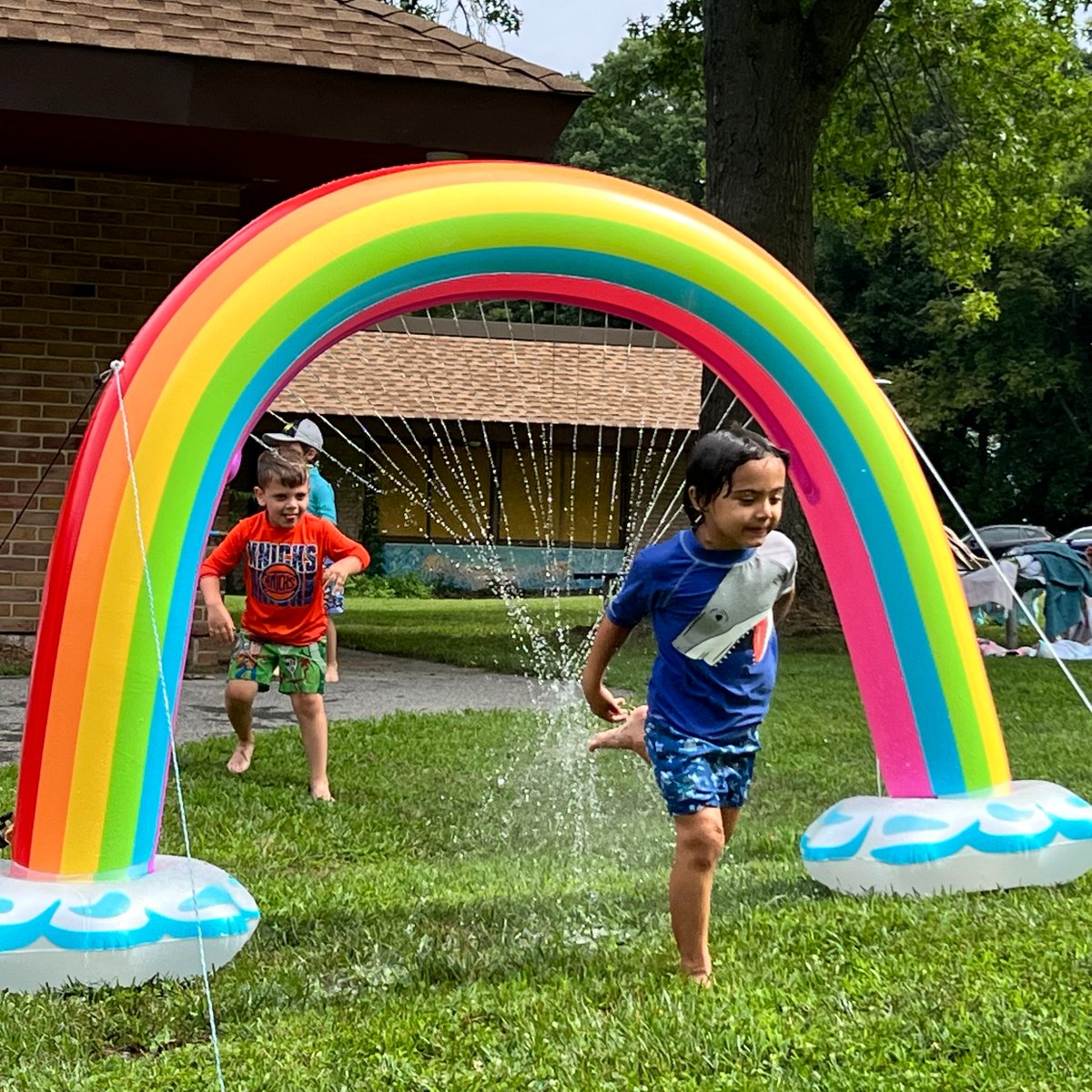 MahopacSchools's tweet photo. 💙💛So fun @FulmarsFinest! Kids in Fulmar Road's Kindercamp had a great time enjoying outdoor water activities earlier today.
Let's go Pac! https://t.co/I0ZwKMnZYC