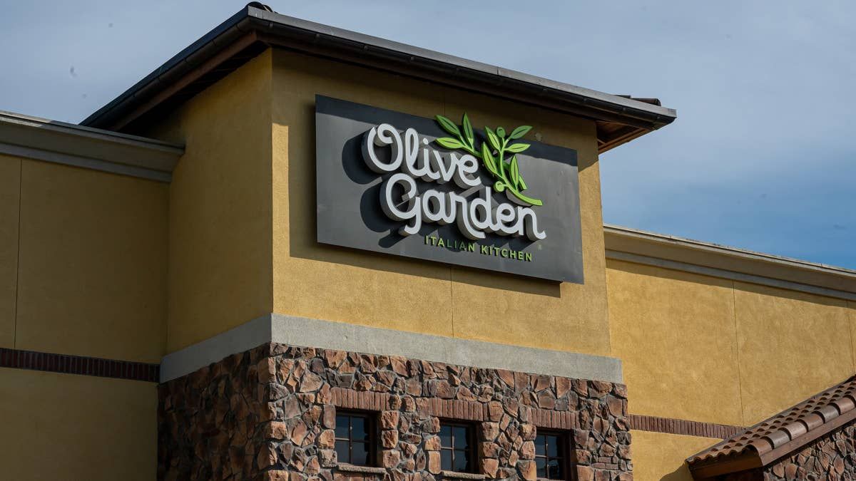 TheStreet's tweet photo. Olive Garden’s rare $100 deal sparks massive customer rush

Read more: https://t.co/G0v7YoPCfS https://t.co/kd4RbhdSsb