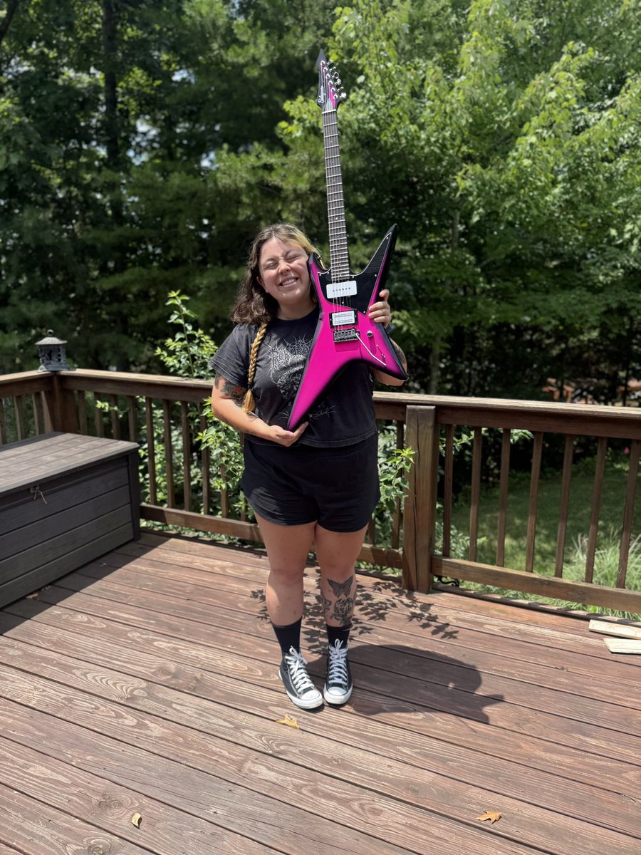linemade666's tweet photo. huge absolutely massive day for Maddie over here 👍

thank you thank you THANK YOU to Balaguer Guitars 🖤 what an actual dream come true https://t.co/uWcGuwQPY3