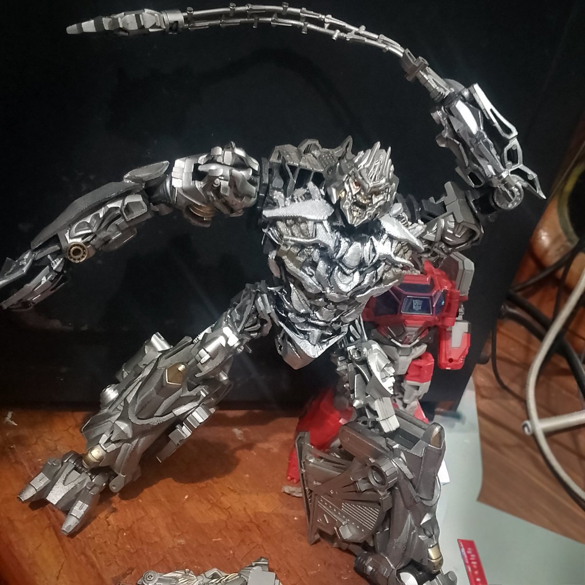 Lychnixia's tweet photo. Megatron SS 54 custom Upgrade chest (Baiwei Earth Shattering TW-1023)
Really glad with how he looked like now, after so many fails....
#transformers #megatron #upgradekit #custom #actionfigures https://t.co/swrFIp7d59