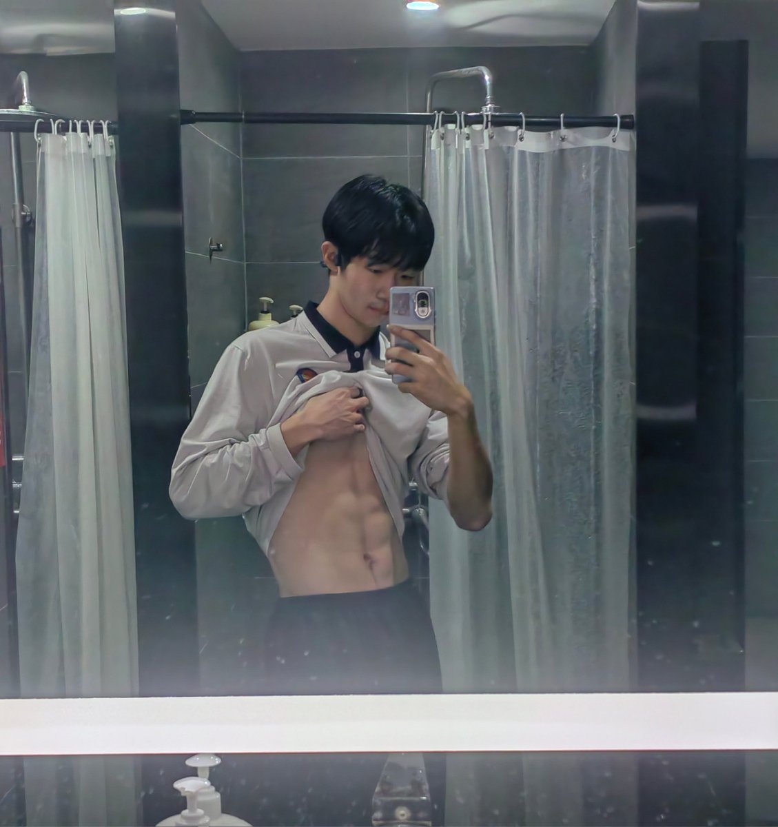 Elephantcx8's tweet photo. 怎么从男孩变成男人呢🤔 #高中生 #男高 #体育生 #薄肌 #腹肌 #abs #反差 https://t.co/Jqysg4oYIV