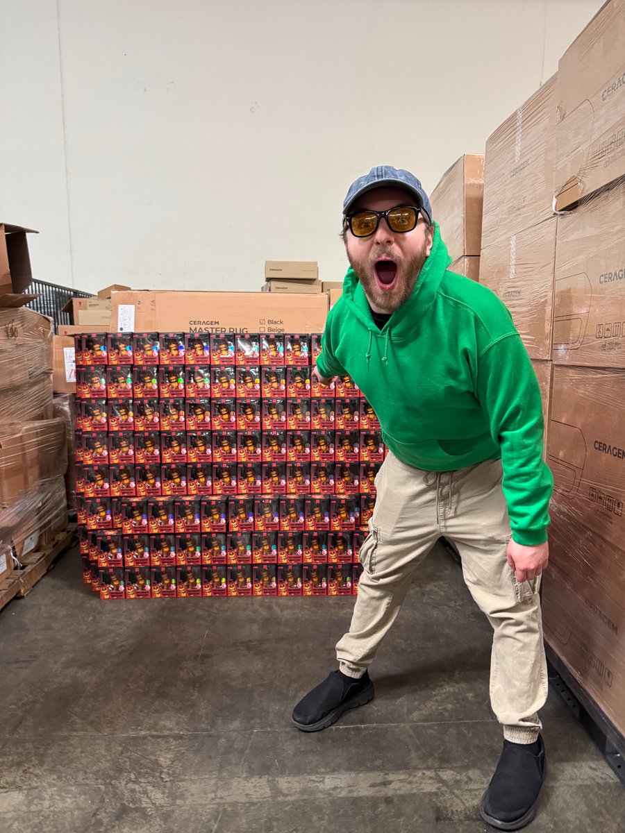 JonnyBlox's tweet photo. The glow-in-the-dark Toy Freddy Youtooz figure will be available exclusively at IT'SUGAR during San Diego Comic-Con from July 22nd-26th!

Limited to 250 units. Possibly signed by Kellen Goff, as he's featured in the post 👀

(Via: youtooz)
#fnaf #fivenightsatfreddys https://t.co/LZy1O42O3u