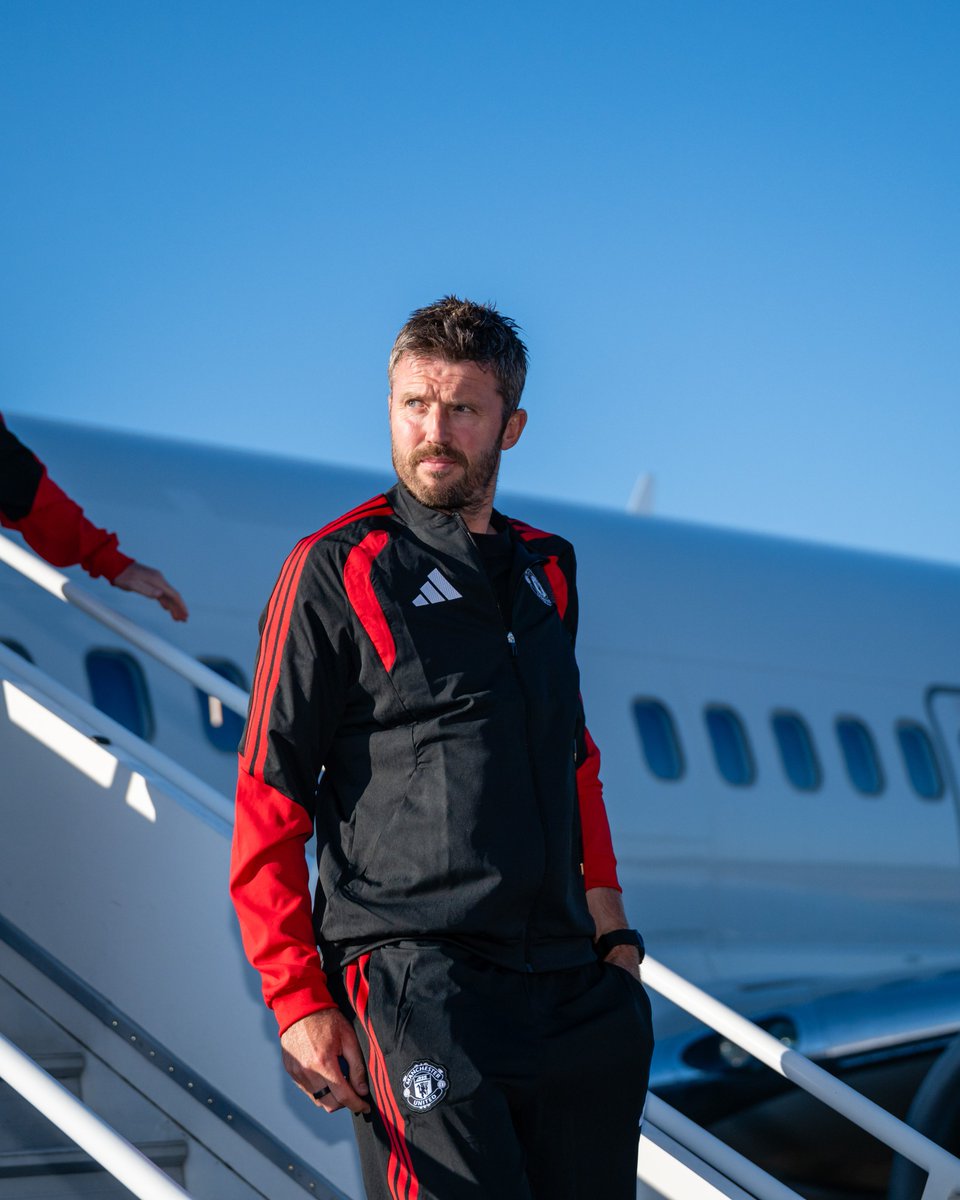 ManUtd's tweet photo. Hello Helsinki! 👋🇫🇮 https://t.co/0bPk2An1aa