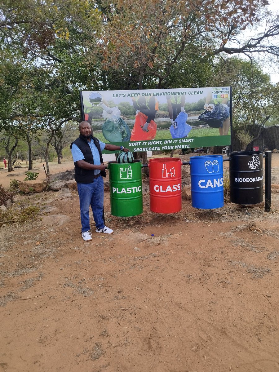 ShokoTonderai's tweet photo. #DAY 2320 We should be environmental ambassadors everywhere we are .
We all have to be responsible always
it does not take much to make a difference let's #KeepBulawayoClean https://t.co/ZTQ2XeZun2