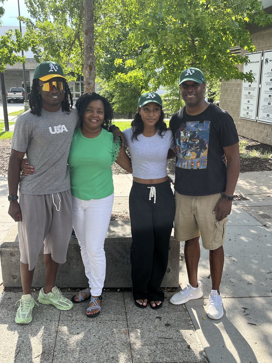 KelceyWhite5's tweet photo. #lakeshowlegacytotheA’s It’s a family affair🟡🟢INF KJ White signs a UDFA contract and joins fellow WHS⚾️grad and current MLB Lawrence Butler with A’s organization👏🏾
#lakeshowlegacy2018/2022🎓
#justflowllc⚾️ https://t.co/gOBFB5Zw1E