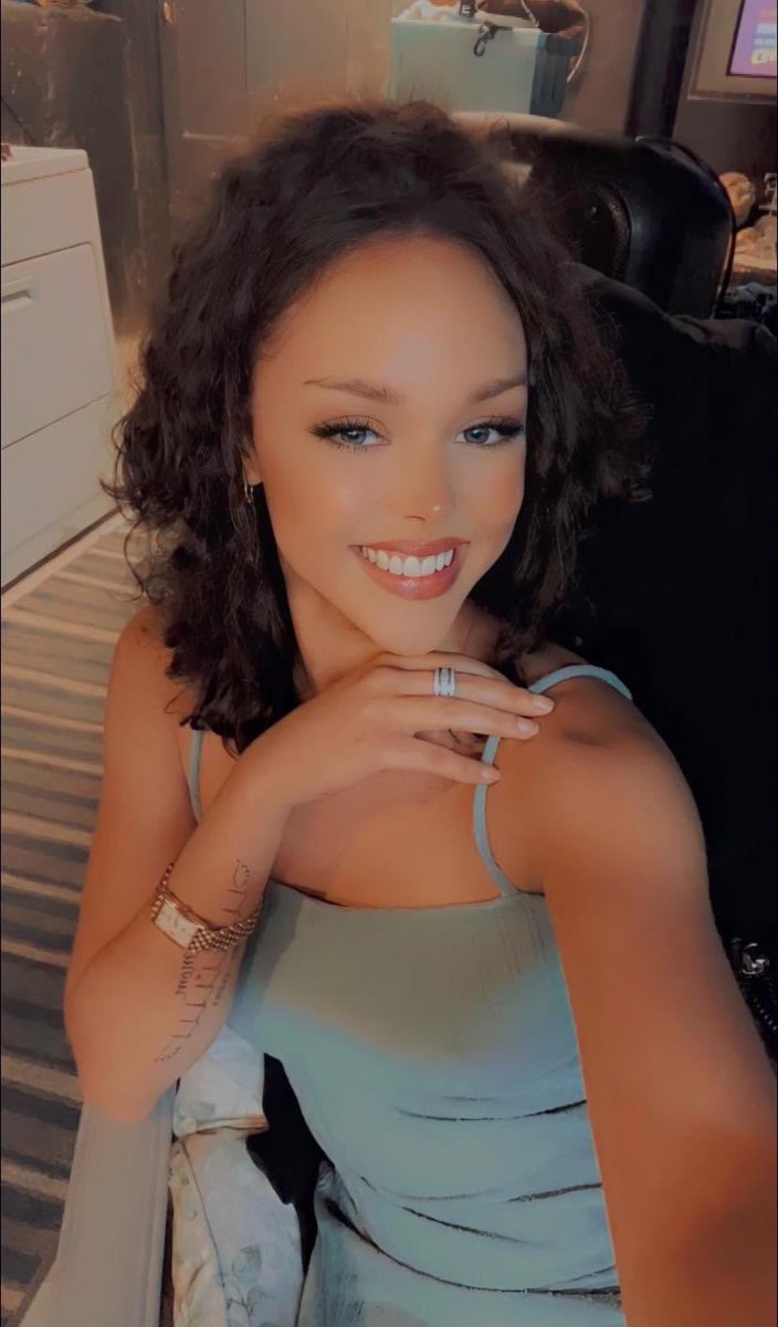 SnowbunnyTiarra's tweet photo. Im baby momma material…..for niggas only though #snowbunny #bbc #horny #milf #babymomma #QoS #blacked #blacksonly #nowhites #black #bbconly  #dm #dmme https://t.co/Xmh8lrHsoi