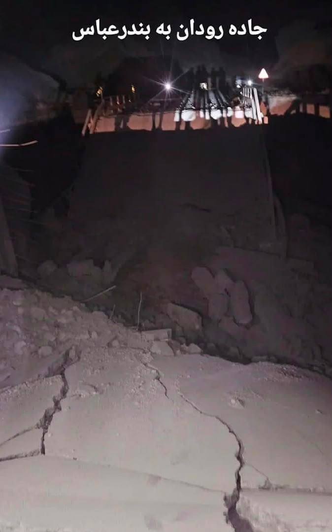 TonerousHyus's tweet photo. US struck and destroyed Rudan bridge overnight near Bandar Abbas. This bridge is located here and officially severs Tehran from Bandar Abbas.

This bridge cannot be bypassed as it’s in the steppe mountains of Iran and there’s just rocky cliff sides around https://t.co/ssD6Hsb4X4
