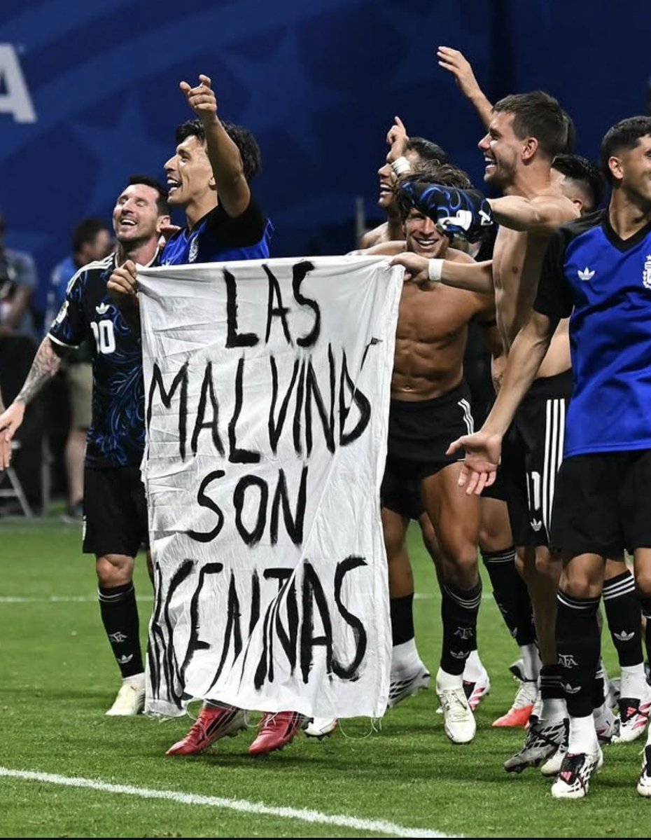 ElTrumpista's tweet photo. Periodistas ingleses pidieron sanciones para la Selección Argentina por el cartel de las Malvinas, el gobierno de Trump respaldó a Argentina:

“Los jugadores argentinos son libres de expresarse en EEUU por la 1ra enmienda. Además Messi es el mejor jugador del mundo” https://t.co/M5zD4KaPb3