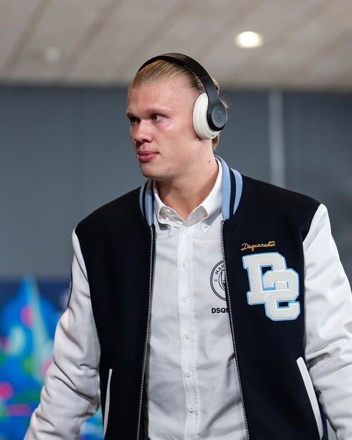 ehaalanddaily's tweet photo. Calm. Focused. Effortlessly handsome. 🎧 https://t.co/W3P0wyrJlg