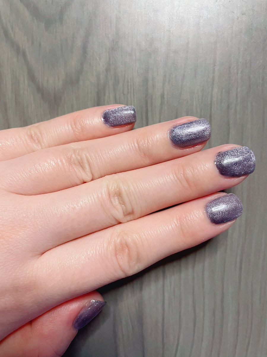 saeziigee's tweet photo. 久しぶりにセルフジェルネイル！
スリコで買えるスティックタイプのマグネットジェルだよ〜🥳
爪の切り方変えてからもう数年経つけど、良い感じの形になったのではないでしょうか💅 https://t.co/bsXhyEHBbn