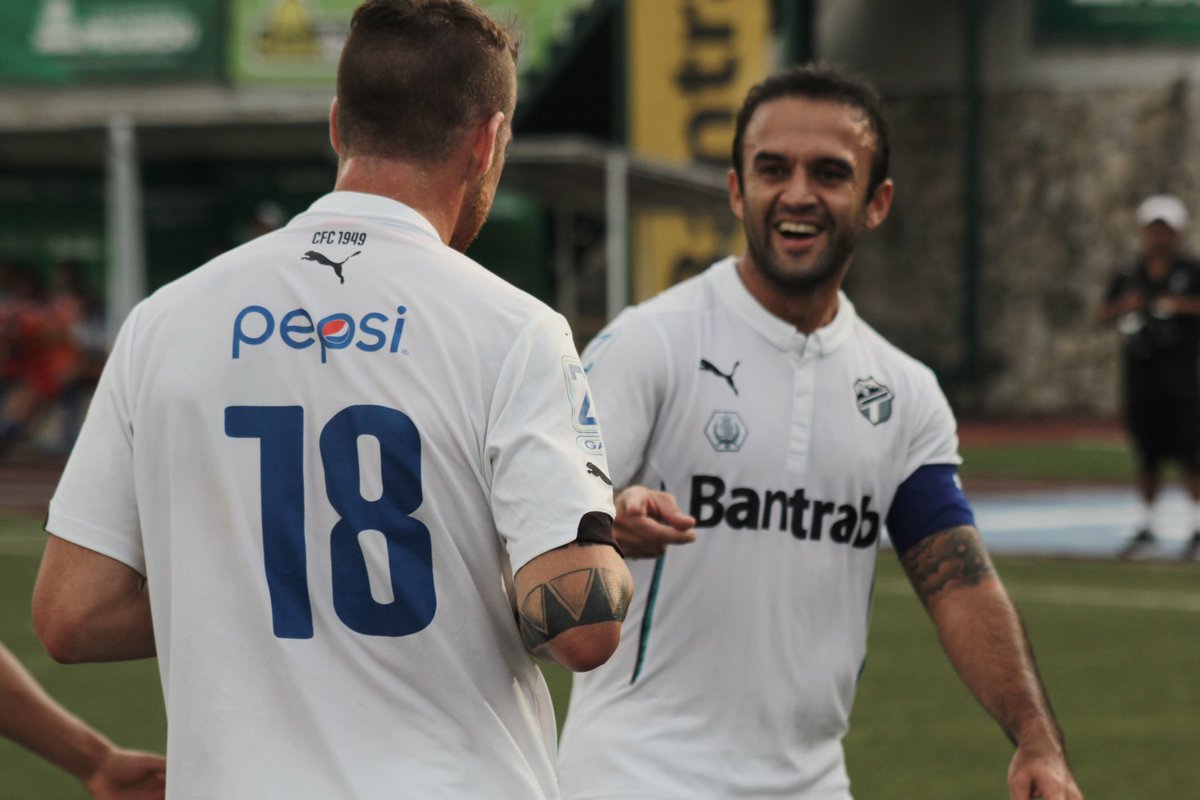 JavierdelCid's tweet photo. Se nos va José Manuel Contreras. El máximo jerarca. Definió tres finales que parecían ser el techo de Comunicaciones FC: tri, tetra y hexa. Luego, a su compás, guío a un equipazo a la 31, 32 y Liga Concacaf. Si no fue el mejor, es porque pegó en el palo y picó en la línea… https://t.co/FPxPNopJQm