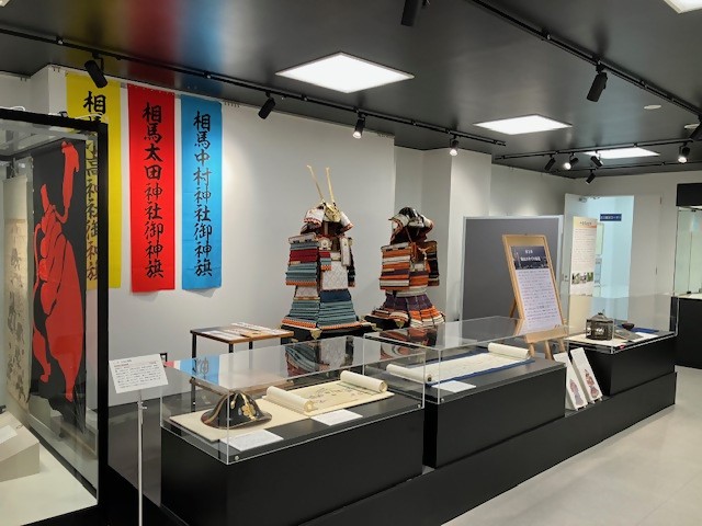 chibashikyodo's tweet photo. 本日から、千葉開府記念特別展がはじまります！
全国の千葉氏ゆかりの自治体・ご子孫の方々からお預かりした様々な資料を通して、全国に広がった千葉一族、その興亡と遺産を紹介します！
特別展、「千葉氏リターンズ、千葉に集う一族の900年」に！レッツ、ゴォォォ！！
#千葉市立郷土博物館 https://t.co/Bdk4k5CgJN