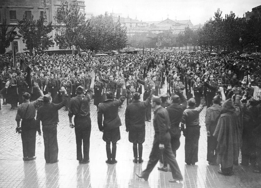 arc_legion's tweet photo. 90 años desde que España se rebeló contra su desaparición.
90 años de la derrota del comunismo y la masonería.
90 años desde la última gran gesta colectiva española.
90 años de la última victoria española.
Por honrar a España, a los españoles que murieron por ella ARRIBA ESPAÑA. https://t.co/m19HbkE6k7