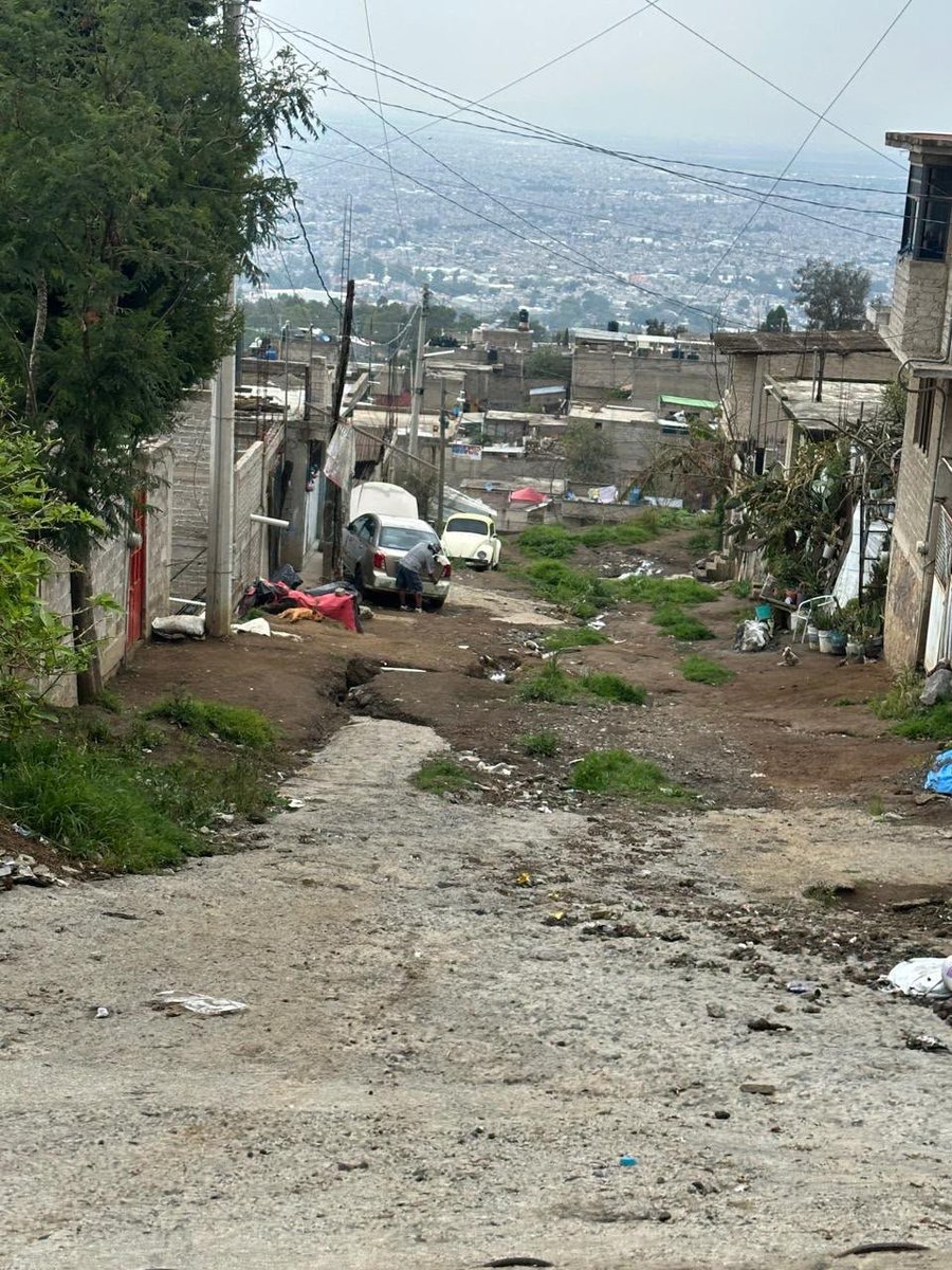 DSabrosi's tweet photo. #EdomexAbandonado
Importante poner atención en el deterioro que cada año viene teniendo en servicios básicos el estado de México sin que el gobierno morenista de Delfina  Gómez haga algo https://t.co/tp6Bwo7yWN