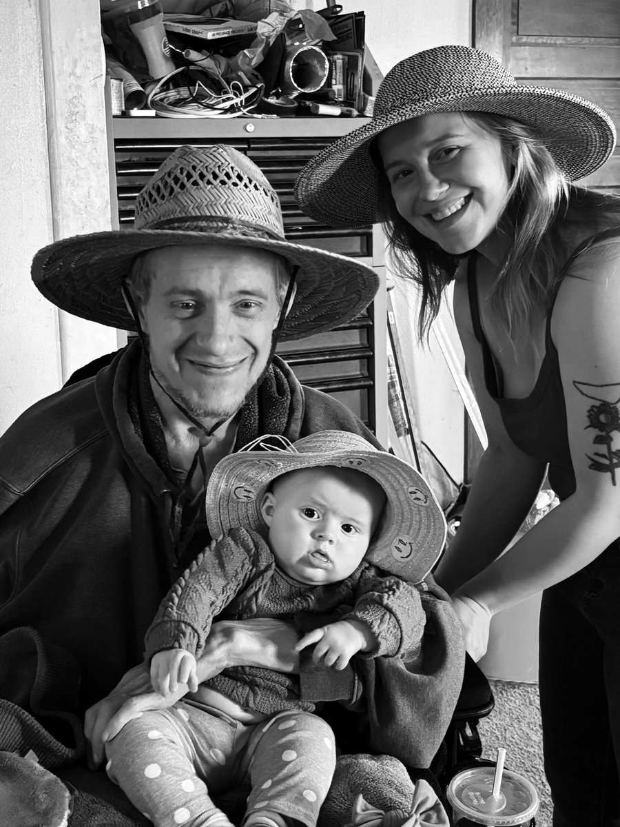 gimpymann's tweet photo. @sweetbakedpeach @bakedsweetpeach Three generations!😉 https://t.co/8G7mScqj1U
