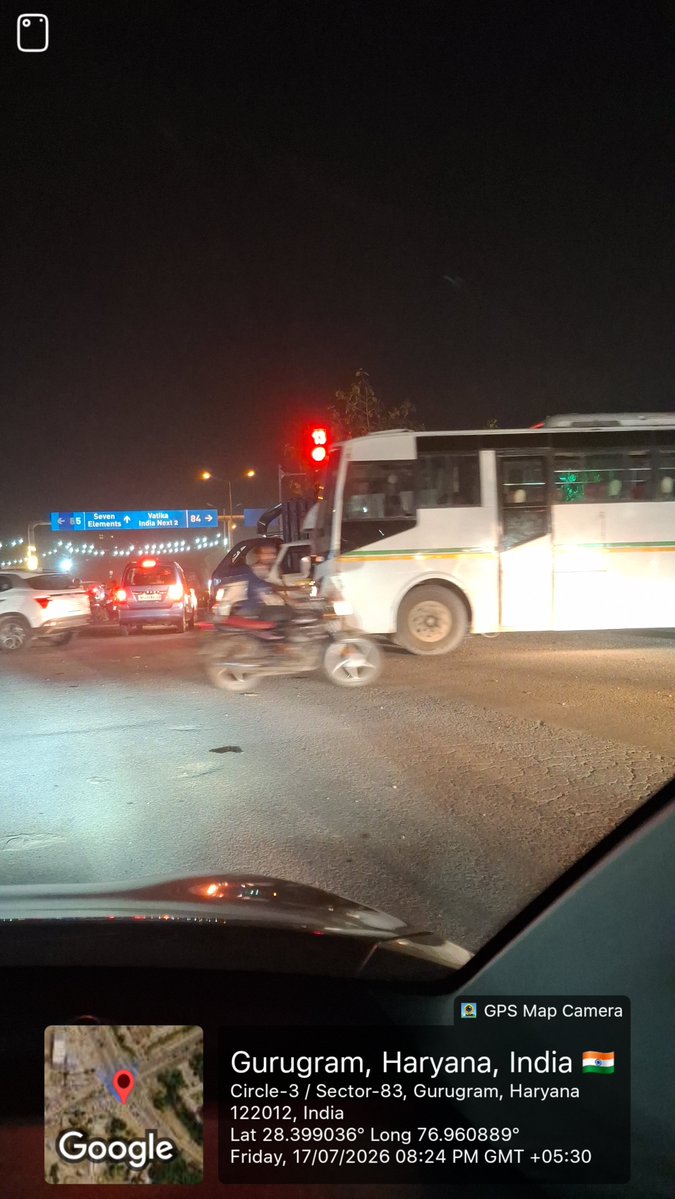 HUKUMBHARDWAJ's tweet photo. राव जयमल चौक सेक्टर 84 गुरुग्राम ट्र @cmohry @DC_Gurugram @TrafficGGM @dcptrafficggm   गुरुग्राम पर ट्रैफिक सिग्नल सही क्रम में कार्य नहीं कर रहा है, जिसके कारण प्रतिदिन भारी ट्रैफिक जाम लग रहा है। इसे तत्काल ठीक करवाने का कष्ट करें ताकि आम जनता को राहत मिल सके।  @police_haryana https://t.co/gC0iHA3yUx