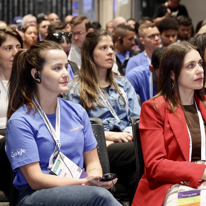Product Experts watching a breakout session