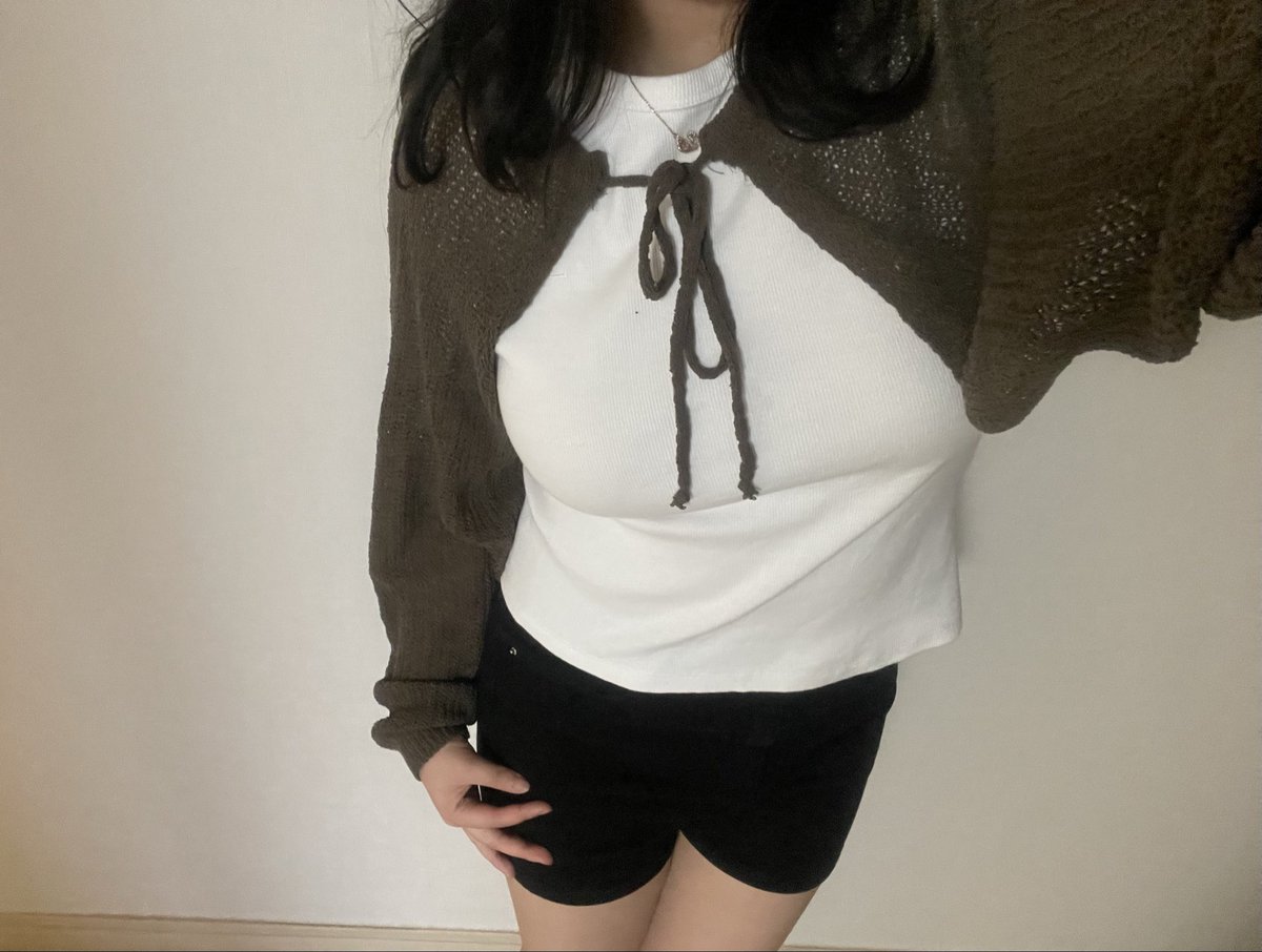 i_si1ver's tweet photo. 옷 좀 골라줘 https://t.co/OtUH7rEQLD