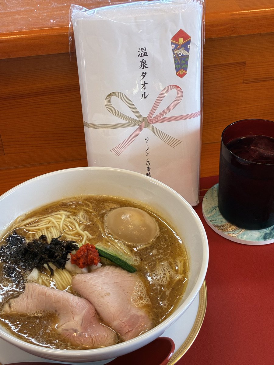 melon_de_melon_'s tweet photo. 昨日はやっと #この素晴らしき世界 様にいけた⤴️
やっとマスターのラーメンを食べれた🍜
うんまいラーメンご馳走様でした🙏
やっぱりマスターは凄い✨️
デザートもやっぱり美味💕
マスター、奥様ご馳走様でした😋

#メロンパン兄貴
#foodtruckkaito
#FTK https://t.co/p2612g2CFQ
