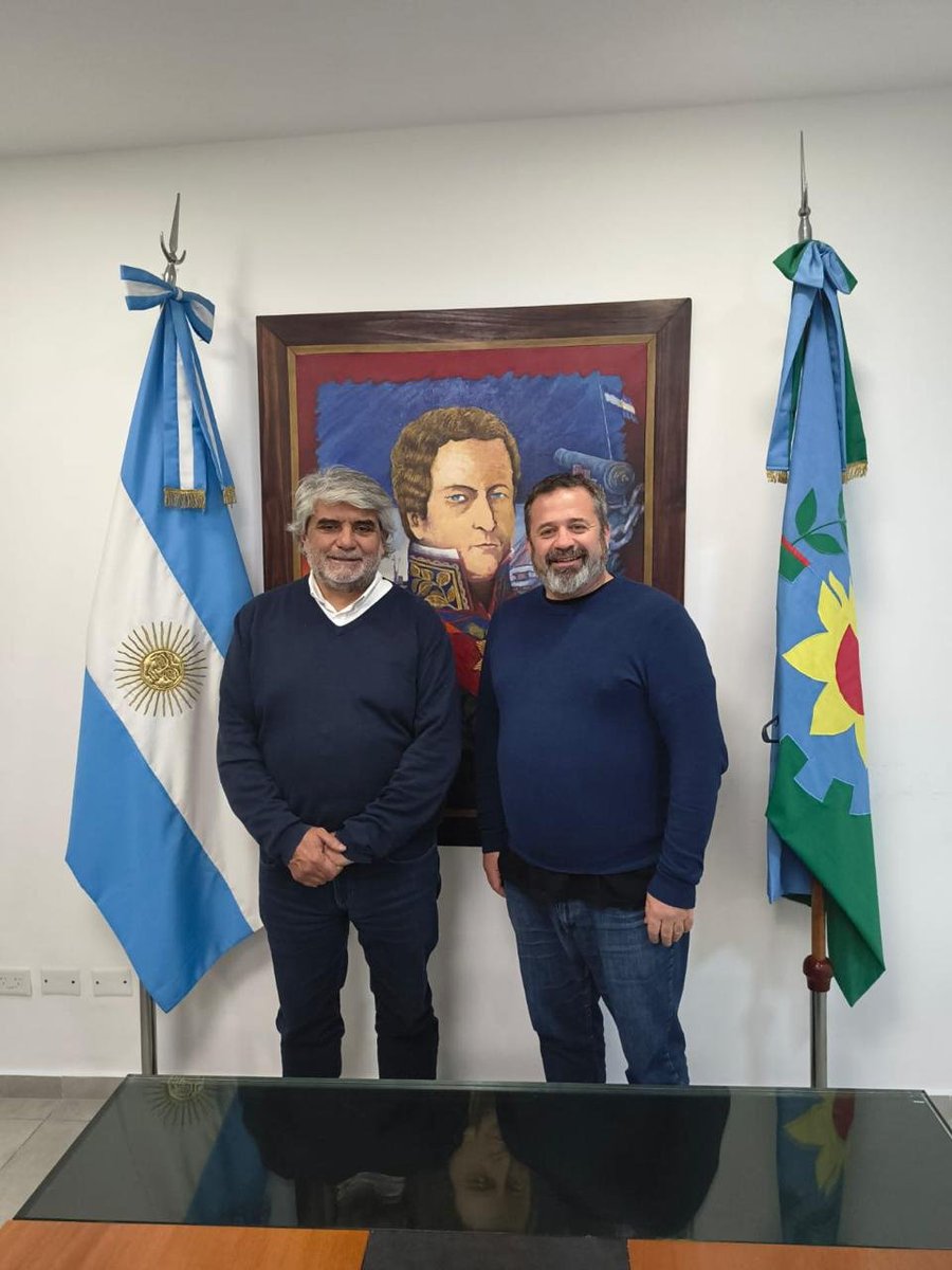 TrabajoPBA's tweet photo. #LaPlata El ministro de Trabajo, @waltercorreaok, recibió en la Casa de la Provincia de Buenos Aires al secretario general de la CTA Mendoza, Gustavo Correa. Del encuentro también participó el secretario general de la CTA de la provincia de Buenos Aires, Roberto Baradel. https://t.co/x90AfRwBTS