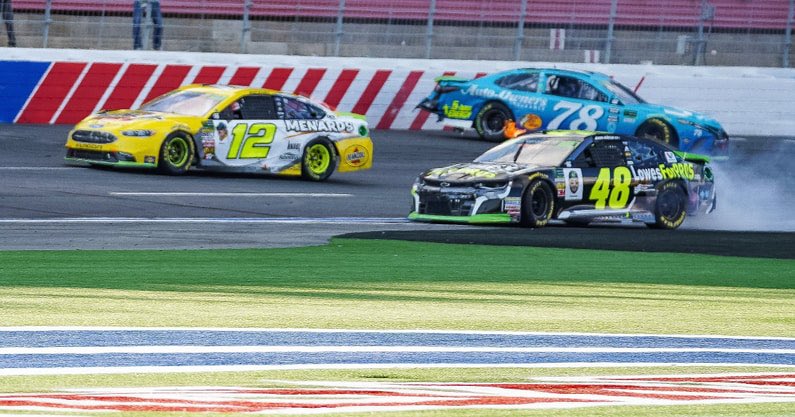 RaceRushHQ's tweet photo. @NASCARonReddit - Jimmie Johnson keeps his car under him at the 2018 Roval
- Race control doesn’t throw the caution in 2025 Duel #2
- Erik Jones stays out at the end of the 2023 Texas race https://t.co/VjDQriIeOF