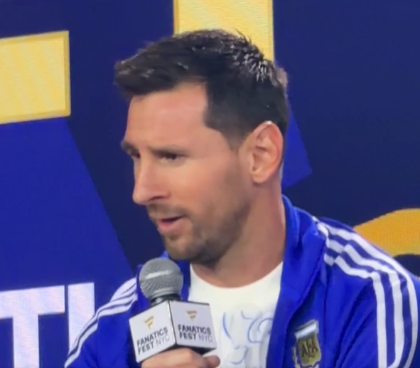 Nicoambrogi's tweet photo. Lionel Messi en la previa de la final de la Copa del Mundo 

"Lo de la foto con Yamal es increíble. Hicimos la foto cuando el era bebé y ahora nos enfrentamos en la final de un Mundial" https://t.co/5YItzzJlpe