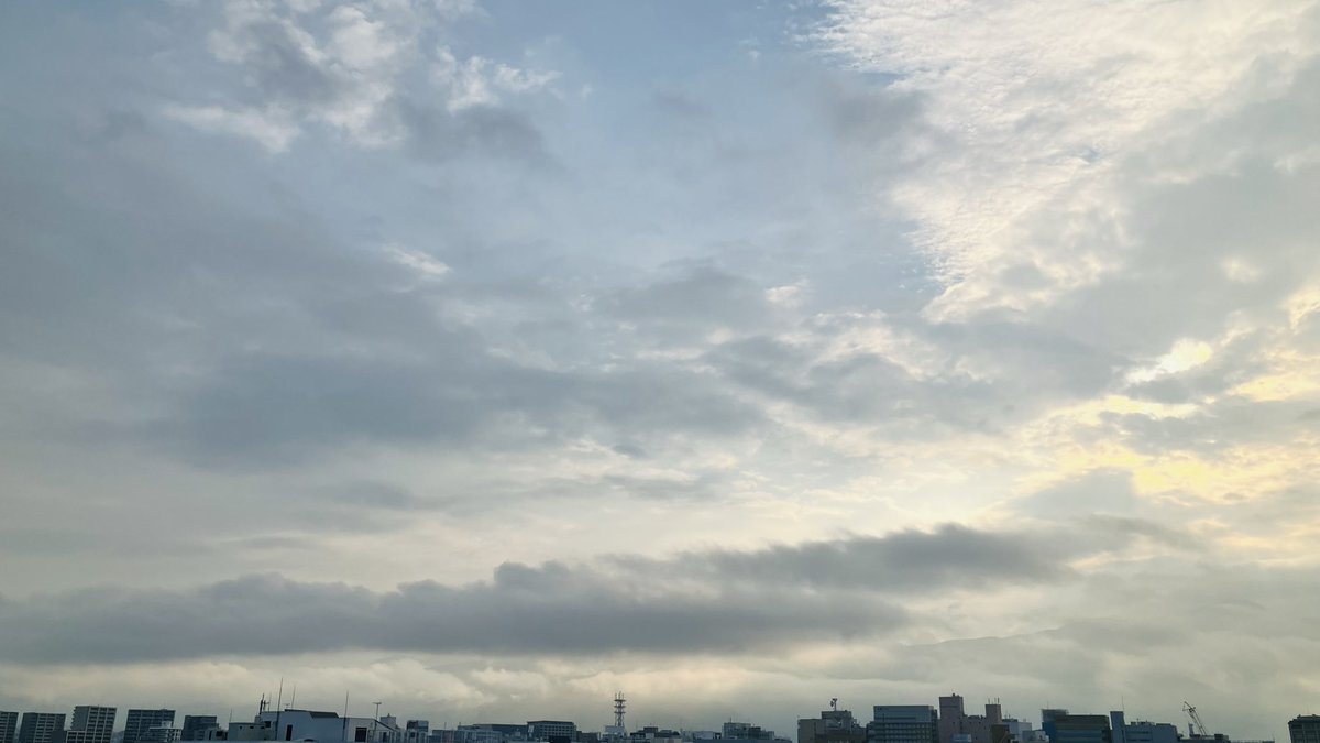 and_moeru's tweet photo. おはようございます🇯🇵
今朝は雲が多めですね🌥️
お山が見えない朝です😞
今日は「��化学スモッグの日」です☝🏻
小さい頃、光化学スモッグ注意報が出ると
校庭で遊べなかったりしましたね😅
今日も一日、ご安全に⛑️ https://t.co/6IPcm7Ksnz