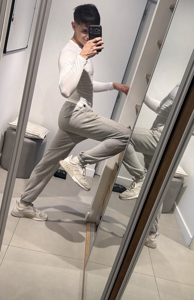 francmalleret's tweet photo. Hey wyd ?
.
.
.
https://t.co/G3AA6stYUQ
#leoboyok #leoboy #franmalleret https://t.co/hW5emAdeLj