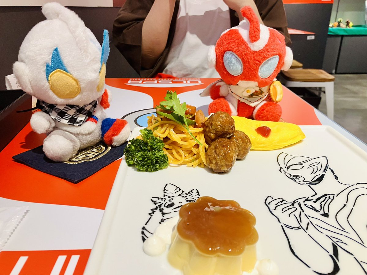 Sa_Sashigure's tweet photo. 昨日友人と池袋のコラボカフェ行ってきたんだけど、マツキヨの中を上に突き進むと突然店舗が現れてオモロだった https://t.co/TtwZTAgEKN
