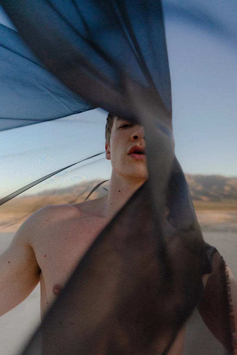 livshollanov's tweet photo. actually this is one of his prettiest shoots and we don’t talk about it enough https://t.co/AqwiVwHAIv
