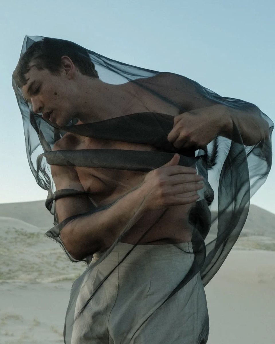 livshollanov's tweet photo. actually this is one of his prettiest shoots and we don’t talk about it enough https://t.co/AqwiVwHAIv