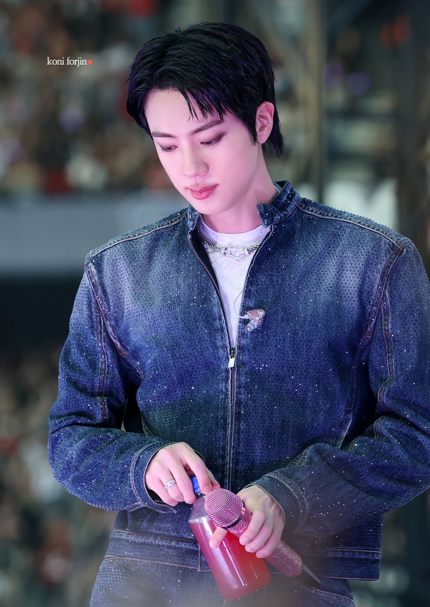 btsforever1207's tweet photo. 260717 BTS ARIRANG Paris HD   

#BTS_WORLDTOUR_ARIRANG #방탄소년단진 #JIN #진 #BTS_ARİRANG_Paris https://t.co/7Hd7R449OZ