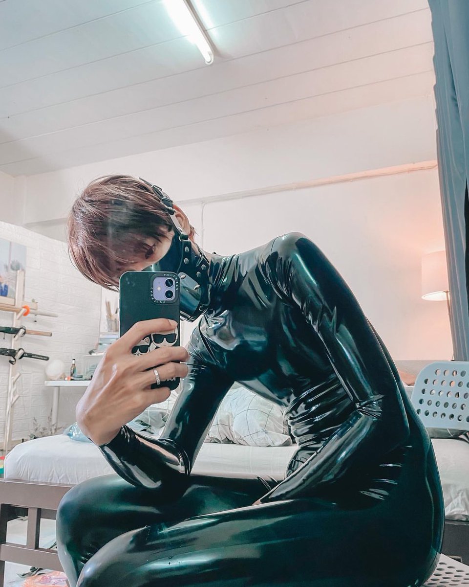 acc00111's tweet photo. Repost : ชุดยาง ใส่ตอนไหนต้องมีเรื่องน้ำแตกทุกทีอ่ะ https://t.co/Gx2lHlwts9