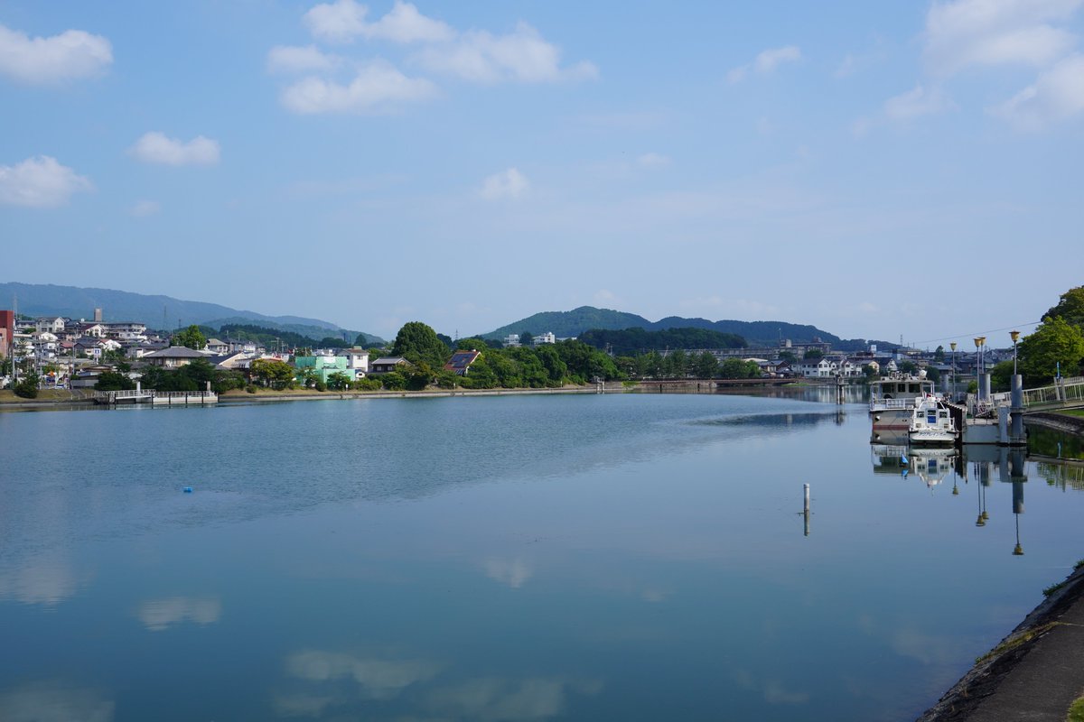 WS_Biwa's tweet photo. 2026年7月18日(土)
　6時の琵琶湖水位　-19cm.
　現在の瀬田川洗堰放流量　15㎥/s.
　昨日の琵琶湖流域の平均日雨量　0.0mm.

■日差しが少しだけ弱い瀬田川洗堰です🌞とはいえ湿度は高く、気温はすでに30℃をこえています🥵昼夜問わず熱中症対策をしっかりと🥤今日はにわか雨にお気をつけください🙌 https://t.co/kFZq60EggI