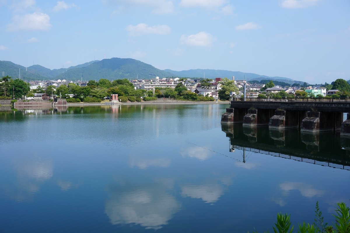 WS_Biwa's tweet photo. 2026年7月18日(土)
　6時の琵琶湖水位　-19cm.
　現在の瀬田川洗堰放流量　15㎥/s.
　昨日の琵琶湖流域の平均日雨量　0.0mm.

■日差しが少しだけ弱い瀬田川洗堰です🌞とはいえ湿度は高く、気温はすでに30℃をこえています🥵昼夜問わず熱中症対策をしっかりと🥤今日はにわか雨にお気をつけください🙌 https://t.co/kFZq60EggI