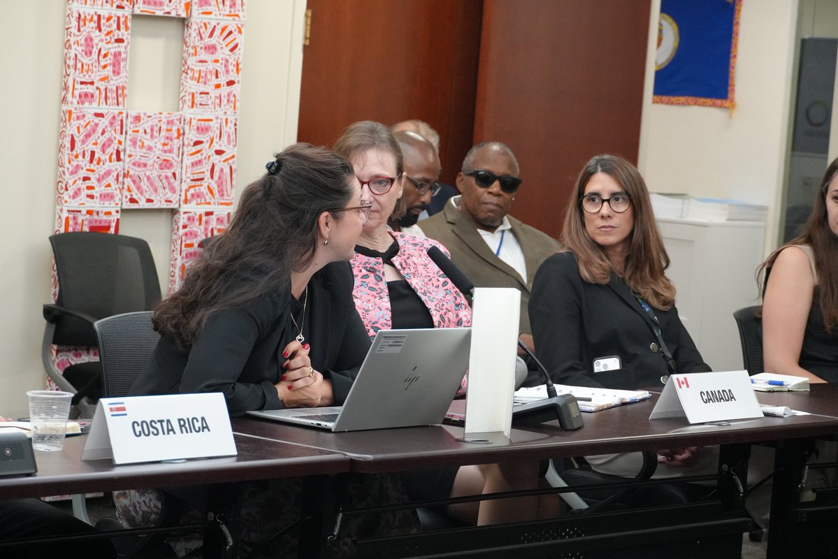 mfespinosaEC's tweet photo. Hier, j’ai eu l’opportunité d’échanger avec le Groupe des Ambassadeurs francophones auprès des Nations Unies sur ma vision d’une @ONU plus efficace, tournée vers la prévention et le rétablissement de la paix, conformément au Chapitre 6 de la Charte. 

Nos discussions ont porté sur l’avenir des opérations de paix, la préservation du pilier des droits humains dans le cadre des réformes, les opportunités et les défis des technologies émergentes, ainsi que sur le leadership dont notre Organisation a besoin pour répondre aux realités actuelles.

Je remercie chaleureusement les Ambassadeurs pour cet échange constructif, @ParuyrPh, ainsi que S.E.M. @AmbassadorBiang, Représentant permanent de l’@OIFrancophonie @RPNY_OIF auprès des Nations Unies, pour l'accueil.

#NextUNSG