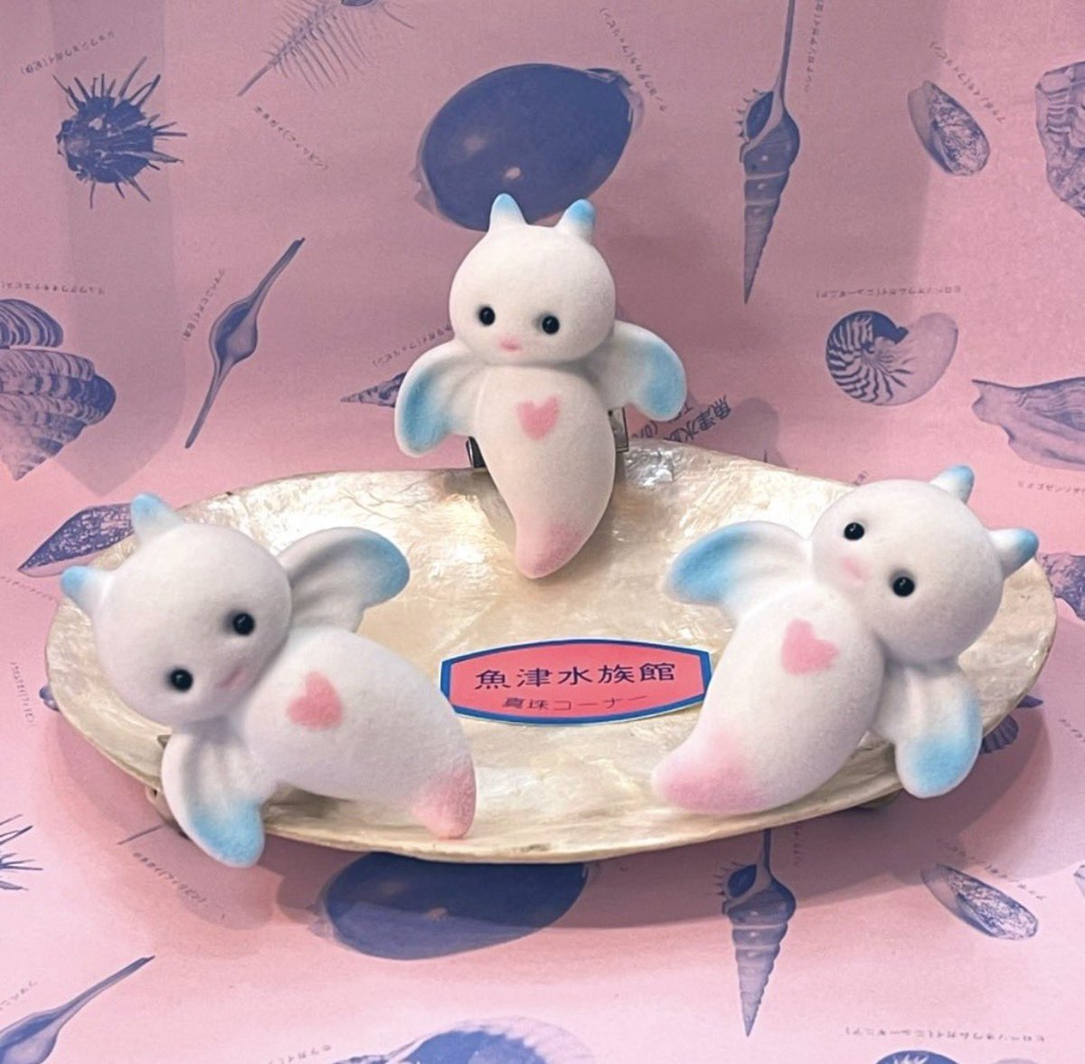 underlifewear's tweet photo. 魚津水族館のフロッキー置物まじでかわいいな https://t.co/xkAoZNG92X