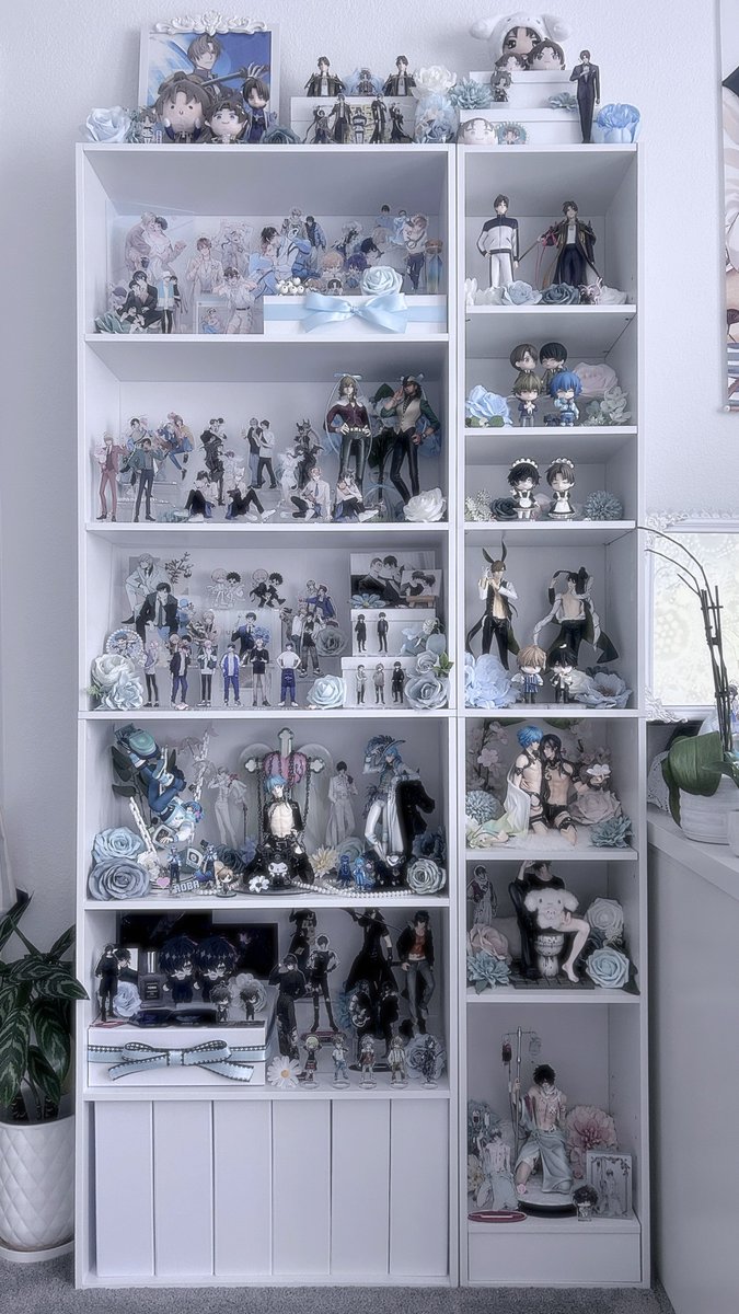 fourmeds's tweet photo. rotated my merch a bit with more fixed colors this time!! my BLue room🩵 https://t.co/MgUek5GkFn