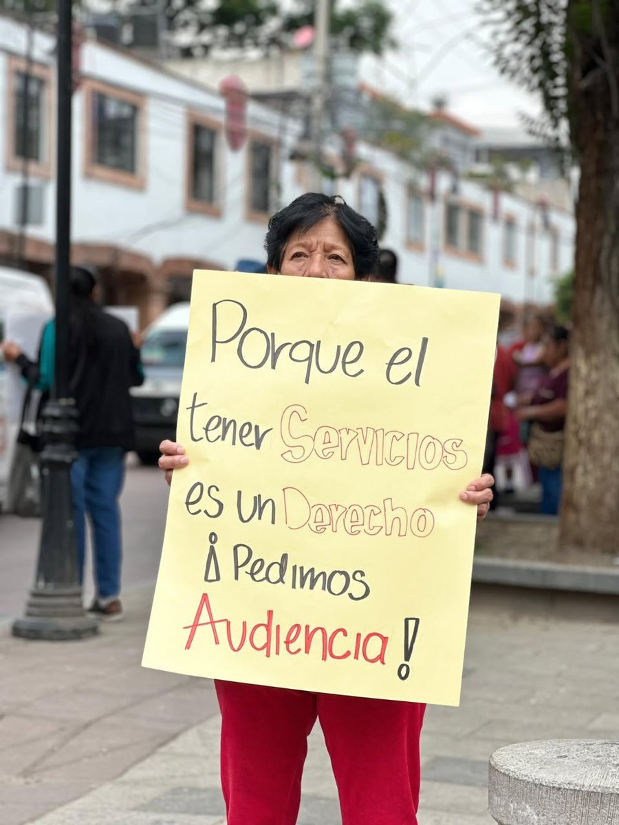 NancyPl27784303's tweet photo. #EdomexAbandonado
Los servicios básicos son un derecho, urge audiencia con la gobernadora del Estado de México. https://t.co/TY2v6XuBIH
