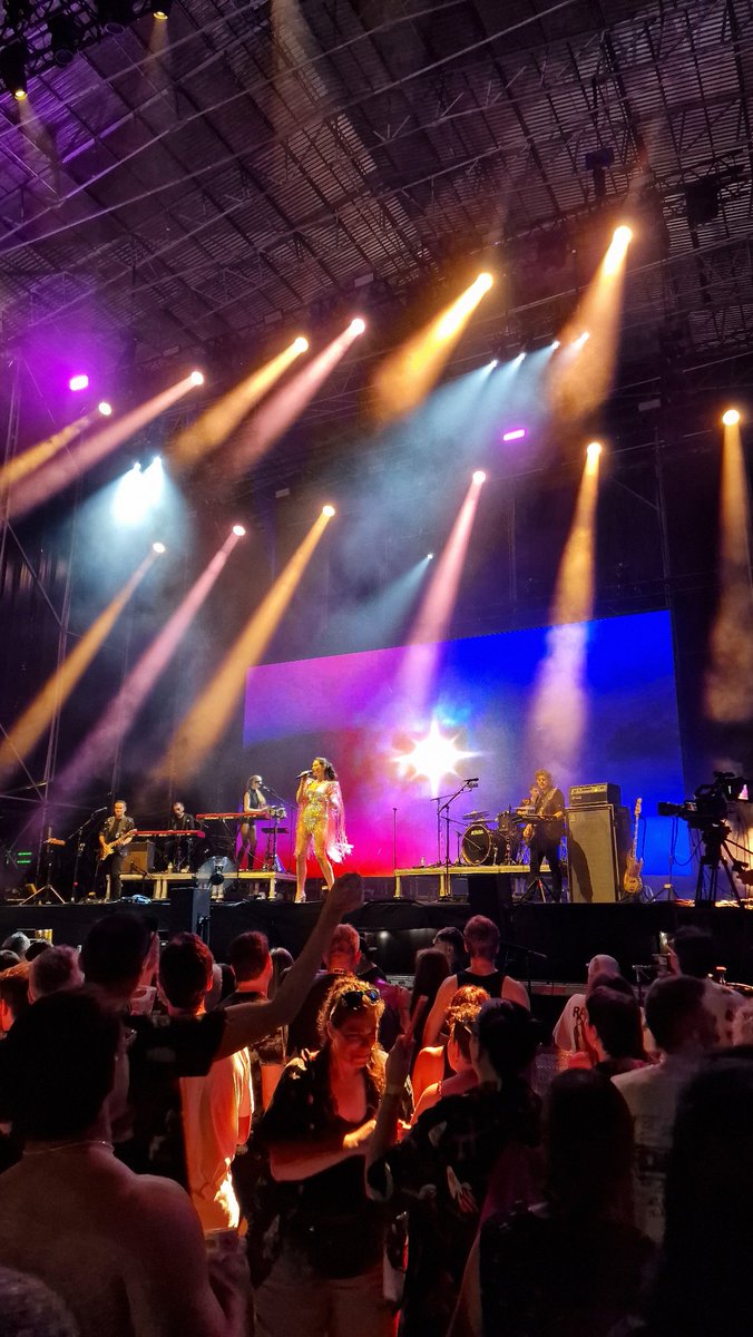 maadraassoo's tweet photo. @sophieellisbextor live show @fiberfib 2026! #FIB2026 #FIB26 #ILoveBenicàssim #FIIBAASSOO https://t.co/mANho862Wr
