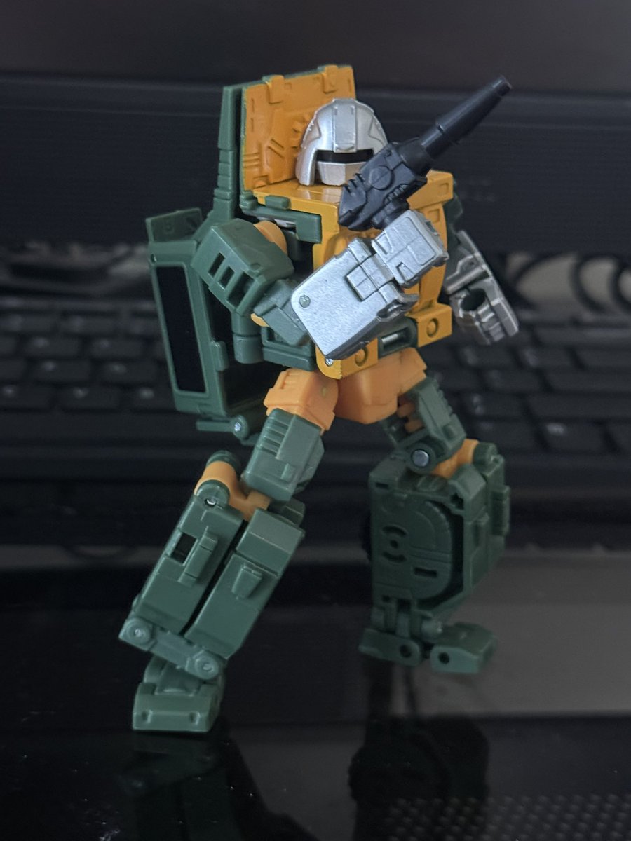 Dav_balls's tweet photo. retro brawn - had one of my dear friends get this one for me cause there's like no walmarts in nyc for some reason, wanted this one over regular brawn cause i think he's ugly and i dig the helmet design of this one a lot more, pretty decent lil guy overall https://t.co/ZgXI6rP2HJ
