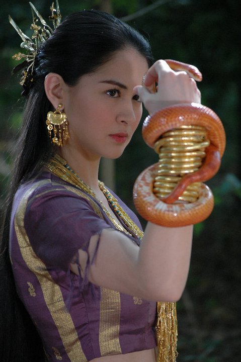 PinaysInShowbiz's tweet photo. Happy World Snake Day! 🐍 

#MarianRivera 
#AMAYA 
#Bvlgari https://t.co/GIfPy0agYA
