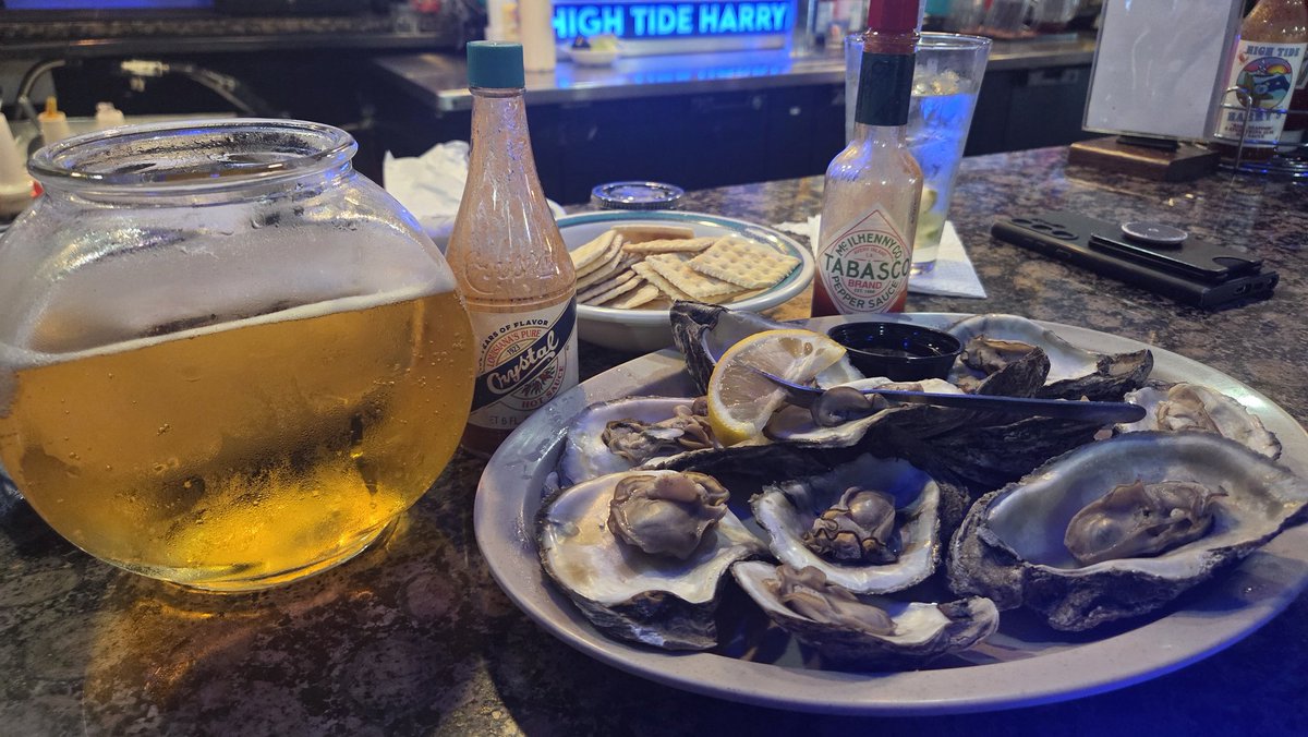 Leisure_TimeTV's tweet photo. Happy Friday!  Time to grab some fishbowls n oysters!  😋
#NoChainlando 
Right in the heart of the #LeisureCorridor https://t.co/RBbB8ODWHP