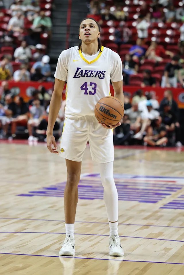 HA8TER's tweet photo. Cameron Carr Summer League averages:

18.3 PPG
46.5 FG%
22.2 3PT%
2.0 RPG
1.0 APG
1.0 BPG

A promising start. 👀 https://t.co/eB4ygSwsZs
