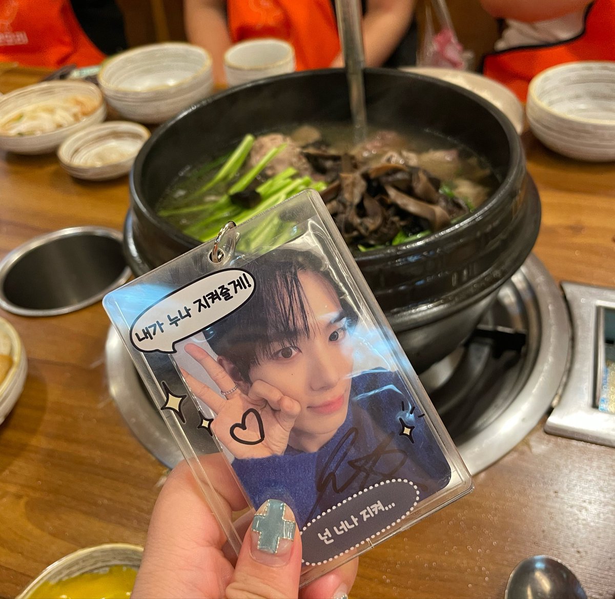 khlovers_a's tweet photo. 교복 팬싸끝나고 먹는 능이백숙 https://t.co/qo2MItyN1g